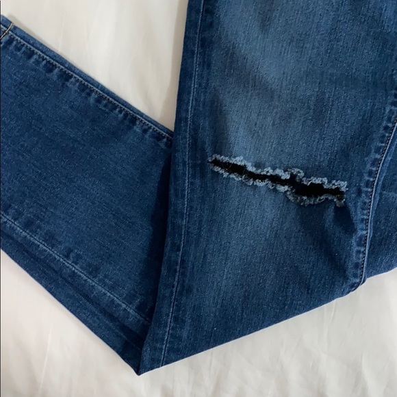 J Brand Mid Rise Skinny Jean with cuts Size 28 - Picture 7 of 7